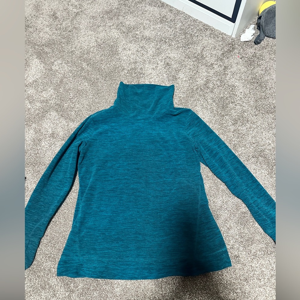 size Large turtle neck fleece pull over
